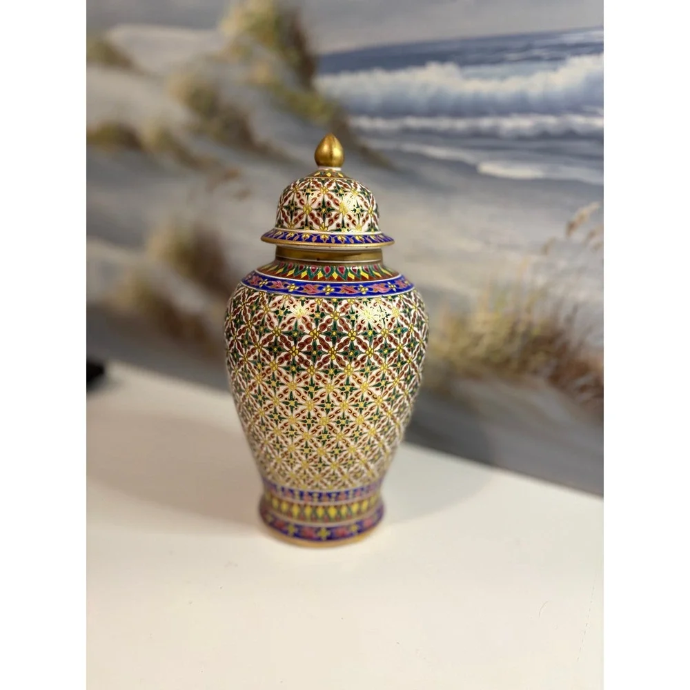 Thai Benjarong Porcelain Ginger Jar Hand Painted Gold Enamel Lidded Urn 9